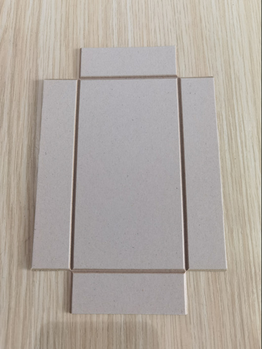 Máy cắt tự động Máy cắt vỏ bìa Bảng giấy Định vị chính xác hai chiều V Tắt Máy tốc độ 32pcs/min