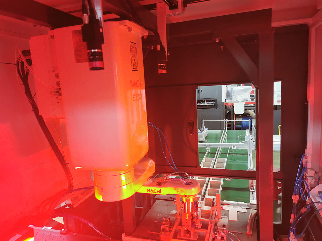 Dây chuyền sản xuất hộp cứng tốc độ cao thông minh LY-HB1200CN 20-30 chiếc / phút