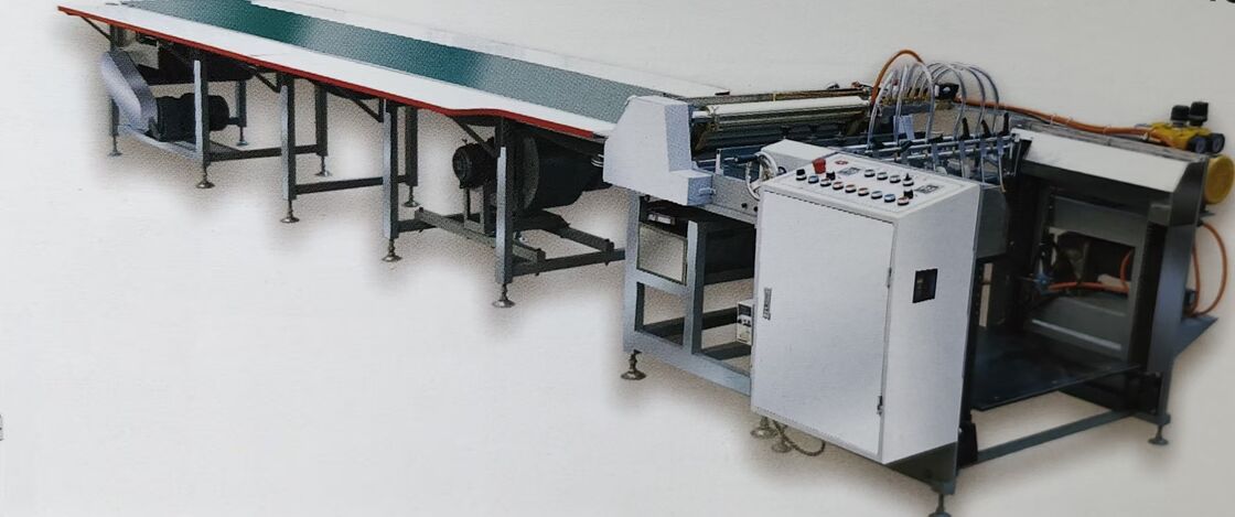 Phương pháp cho ăn hút chân không Máy làm ly giấy kem Với trọng lượng máy 1500kg Cung cấp sản lượng ổn định